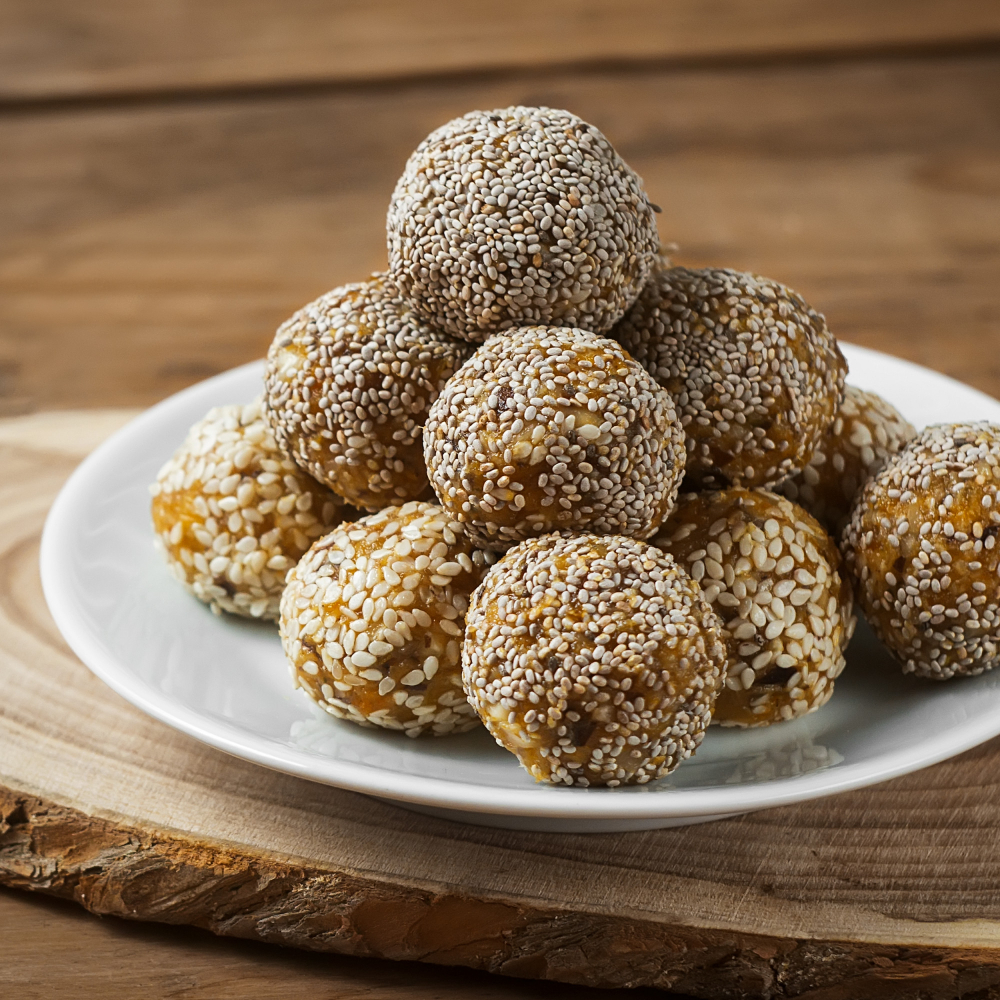oat and nuts blended laddoo